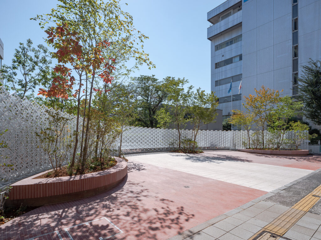 Showa women’s university main gate竣工写真