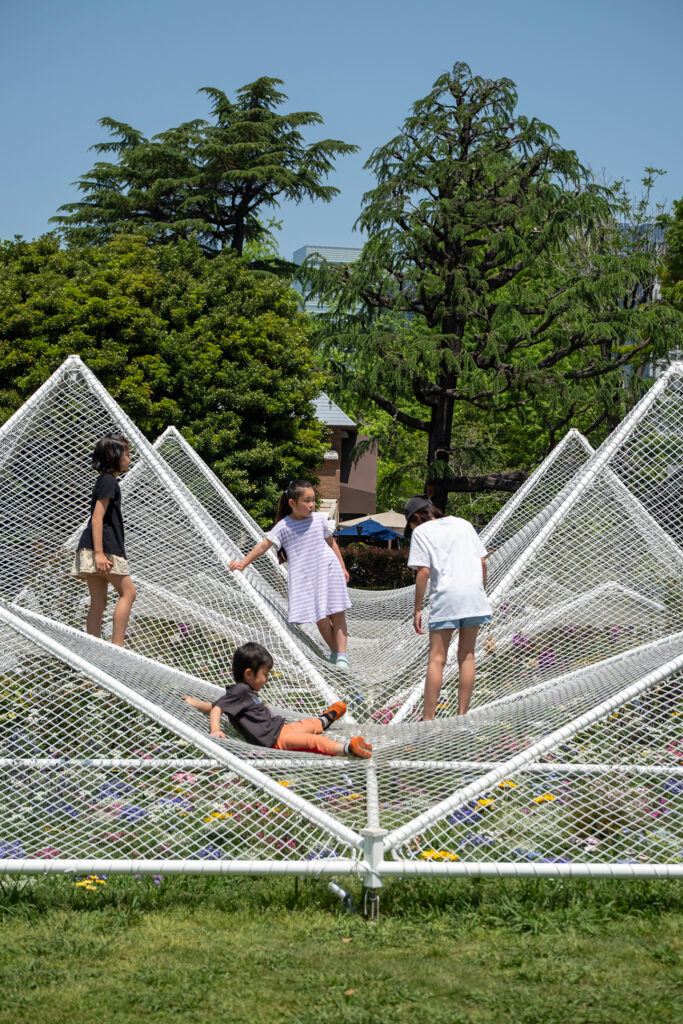 Flower Hammock | Playground Becomes Dark Slowly / Works写真1